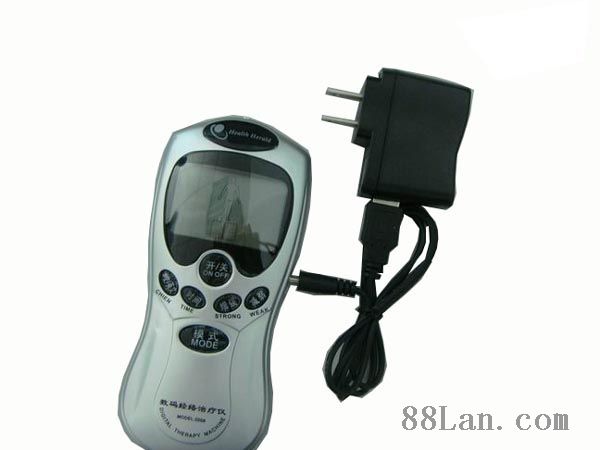 低周波治疗仪 产品尺寸:58*62*12mm 现代城市人经常埋首于办公室的繁琐工作或过于久坐,而忘了活动放松,以致腰酸背痛,久而久之就会引起颈椎等疾病,而有了这个简单小巧的按摩器,只需把两块传动贴片轻轻一贴在要按摩的部位(外盒有穴位图参考),选择自己喜欢的揉捏,捶打,自动按摩,针灸,指压等方式,再加以力度选择(10段不同的力度),就可以达到如同真人的按摩感觉,边工作边按摩,充分利用时间,使你精力更充沛,工作更持久,是不可多得的贴身帮手。。。 详细描述: 两片贴片,可同时按压穴位道,有效消除疲劳;可模拟8种